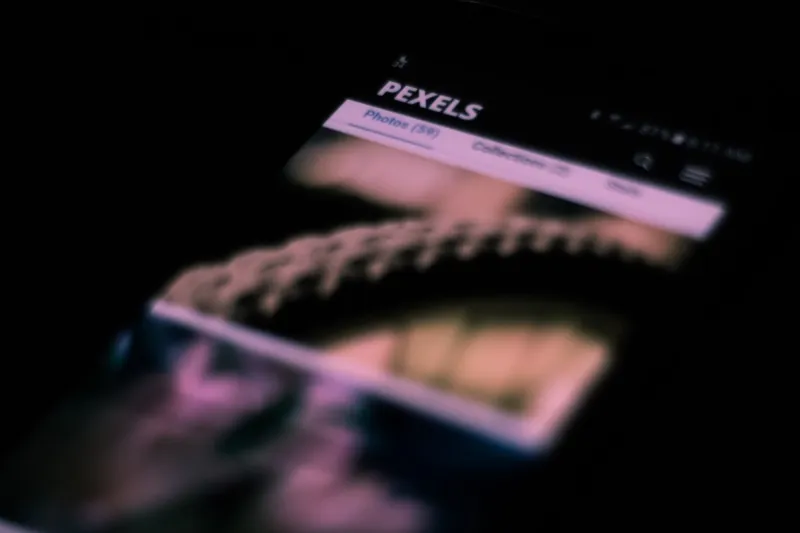 Stuck in the Spin: How the Internet's In-Between Moments Became a Whole Art Form